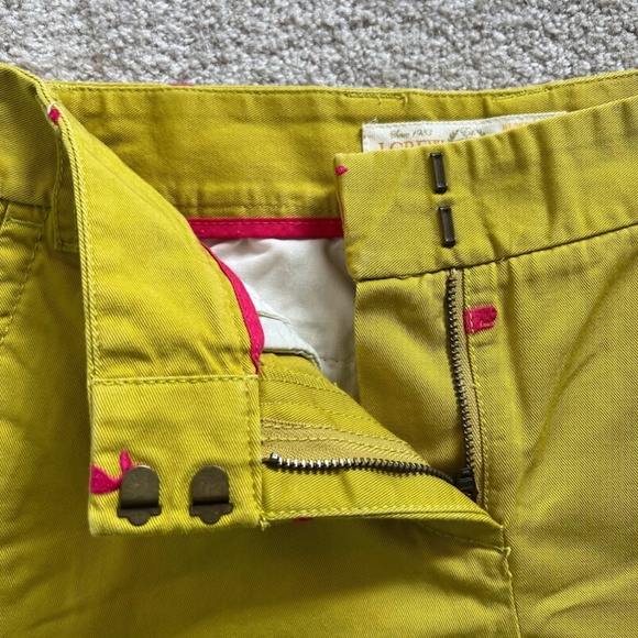 J. Crew Classic 4.5” Chino Whale Critter Shorts Mustard Yellow Size 2 - Picture 6 of 7